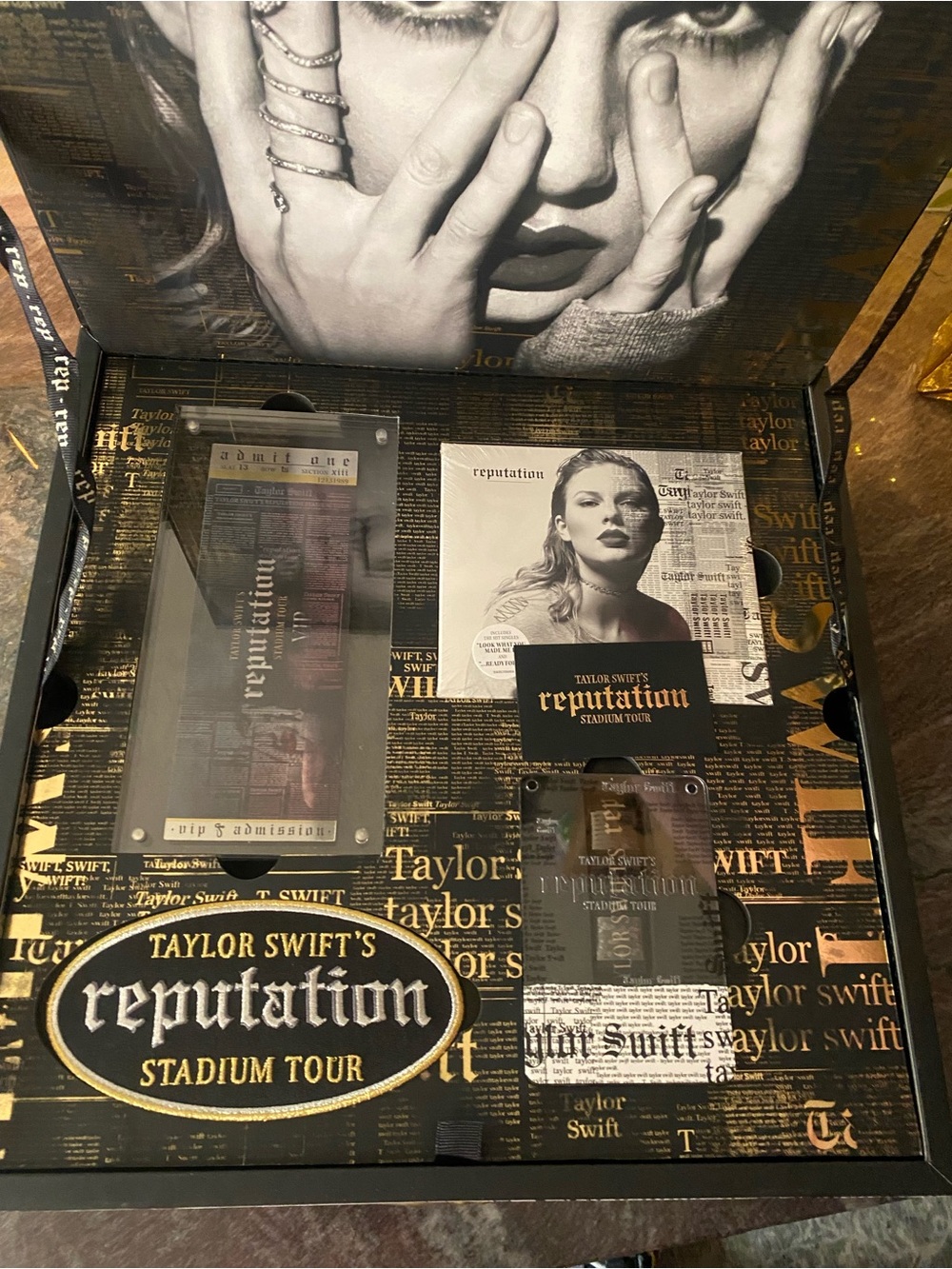 TAYLOR SWIFT VIP REPUTATION BOX SET COMPLETE MINT ONE OWNER !!!